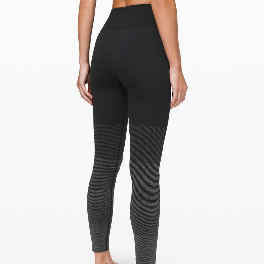 Womens ebb to street seamless leggings 
NWOT 
Perfect condition